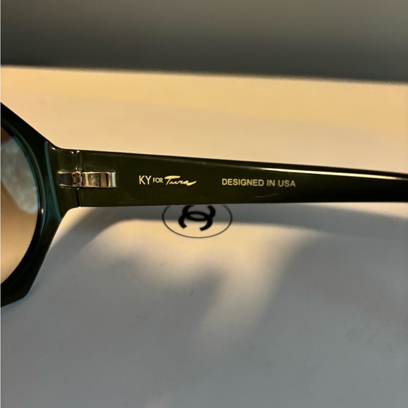 Kate Young for Tura Sunglasses - Picture 2 of 4